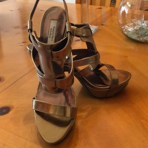 Simply Vera Gold Heals